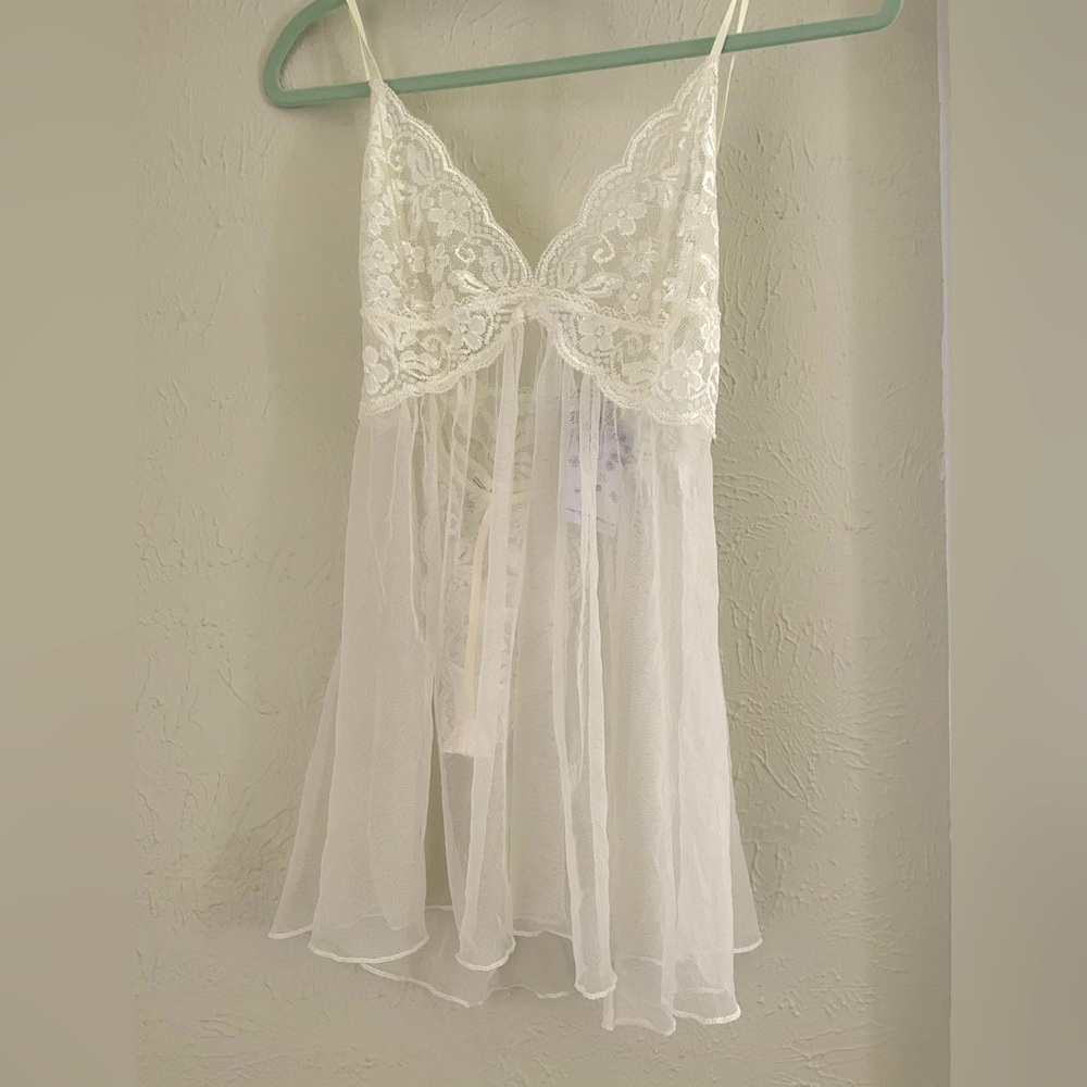 Ivory In bloom intimates 2 piece set. New with tags.
